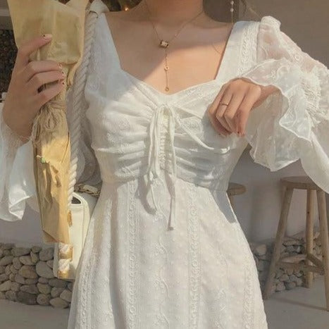 Robe coréenne brodée blanche